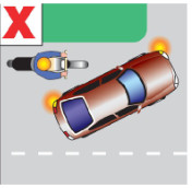 هنگام گردش باید مراقب بود فضای کافی برای موتورسواران احتمالی در نظر گرفت