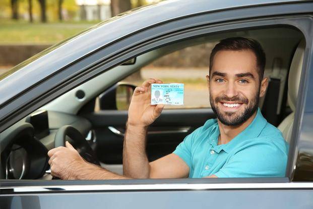 پرداخت خسارت بیمه به راننده بدون گواهینامه